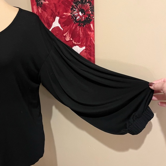 Kaktus Black Relaxed Fit Scoop Neck Wide Sleeves w/ elastic cuff Blouse, size M - Picture 3 of 6